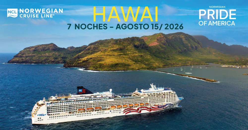 Crucero Norwegian Pride of America navegando frente a la costa de Hawái, montañas verdes y océano azul, itinerario de 7 noches agosto 15 de 2026.