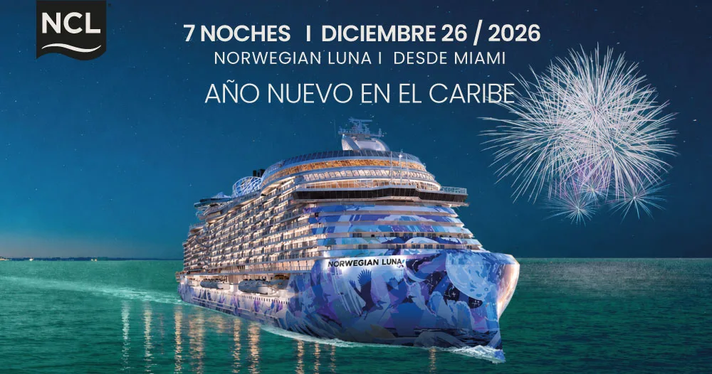 Crucero Norwegian Luna navegando de noche con fuegos artificiales en el Caribe durante viaje de Año Nuevo desde Miami en diciembre de 2026.
