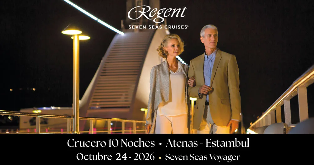 Pareja disfrutando de una noche a bordo del Seven Seas Voyager durante un crucero de lujo de 10 noches entre Atenas y Estambul con salida el 24 de octubre de 2026.